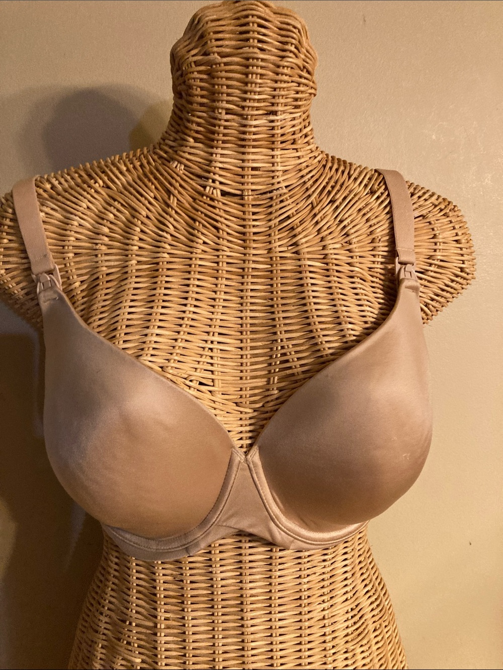 Everyday Smooth Nursing T-Shirt Bra -‎ Nude 34DDD NWT